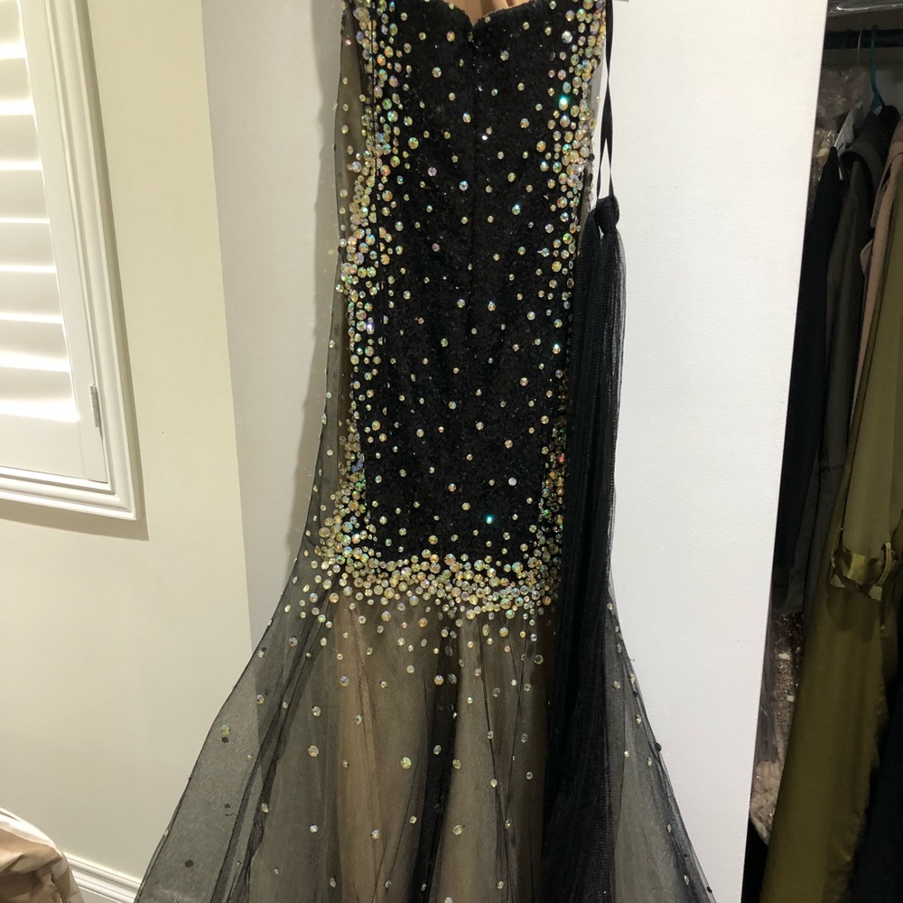 Dress - Picture 5 of 8
